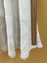 Cargar imagen en el visor de la galería, Lovely Embroidered White Vintage Midi Dress M