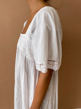 Cargar imagen en el visor de la galería, Laura Ashley white cotton dress M-L