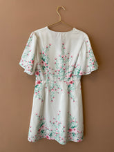 Cargar imagen en el visor de la galería, Dress for pressing flowers between book pages S