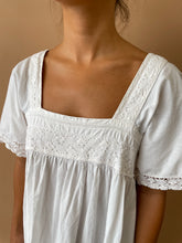 Cargar imagen en el visor de la galería, Laura Ashley white cotton dress M-L