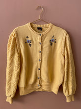 Cargar imagen en el visor de la galería, Butter on warm toast on a sunday morning M