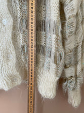 Cargar imagen en el visor de la galería, A cardigan that lets the light through M-L