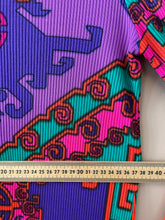 Cargar imagen en el visor de la galería, A 90s dress far from the clean look S