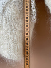 Cargar imagen en el visor de la galería, A sweater for pale end-of-winter light S-M