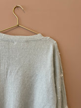 Cargar imagen en el visor de la galería, Something soft, finished with pearls XL