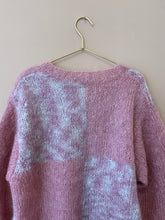 Cargar imagen en el visor de la galería, Wear something warm while the house is heating up L