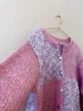 Cargar imagen en el visor de la galería, Wear something warm while the house is heating up L