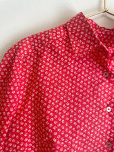 Cargar imagen en el visor de la galería, Lovely Liberty Print Red Shirt M