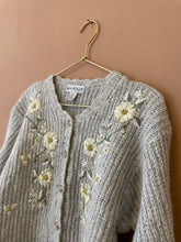 Cargar imagen en el visor de la galería, A cardigan for a quiet spring M-L