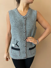 Cargar imagen en el visor de la galería, Vintage vest for an alpine village morning M-L