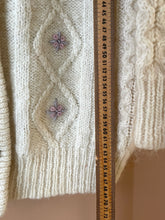 Cargar imagen en el visor de la galería, Lace Cable Vintage Cardigan L