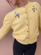 Cargar imagen en el visor de la galería, Butter on warm toast on a sunday morning M