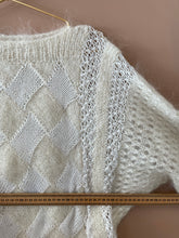 Cargar imagen en el visor de la galería, A sweater for pale end-of-winter light S-M