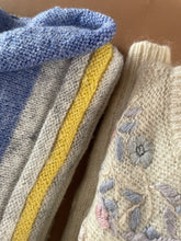 Cargar imagen en el visor de la galería, Striped Neck Knit Vintage Jumper L