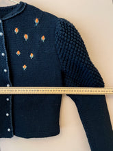 Cargar imagen en el visor de la galería, Cardigan for reading Jane Austen while it rains outside S-M