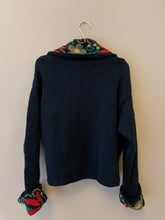 Cargar imagen en el visor de la galería, Cardigan for unpacking slowly in a borrowed room M