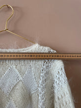 Cargar imagen en el visor de la galería, A sweater for pale end-of-winter light S-M