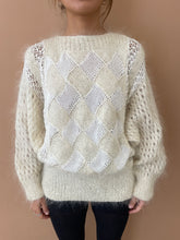 Cargar imagen en el visor de la galería, A sweater for pale end-of-winter light S-M