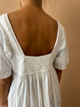 Cargar imagen en el visor de la galería, Laura Ashley white cotton dress M-L