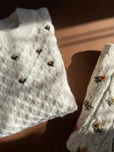 Cargar imagen en el visor de la galería, Little flowers kept quiet M