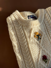 Cargar imagen en el visor de la galería, Sun on the tablecloth M-L