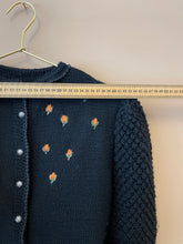 Cargar imagen en el visor de la galería, Cardigan for reading Jane Austen while it rains outside S-M