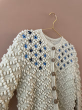 Cargar imagen en el visor de la galería, Cream Embroidered Vintage Cardigan M