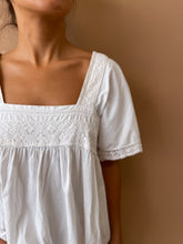 Cargar imagen en el visor de la galería, Laura Ashley white cotton dress M-L