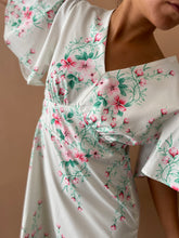 Cargar imagen en el visor de la galería, Dress for pressing flowers between book pages S