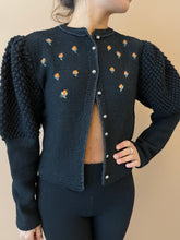 Cargar imagen en el visor de la galería, Cardigan for reading Jane Austen while it rains outside S-M