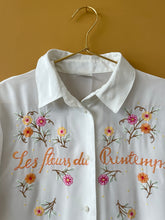 Cargar imagen en el visor de la galería, Embroidered Text Vintage Shirt L