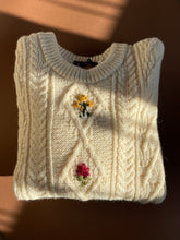 Cargar imagen en el visor de la galería, Sun on the tablecloth M-L