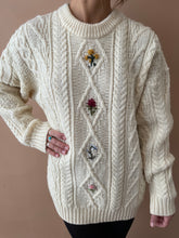 Cargar imagen en el visor de la galería, Sun on the tablecloth M-L