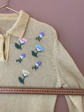 Cargar imagen en el visor de la galería, Pressed flowers in a book S