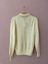 Cargar imagen en el visor de la galería, Pressed flowers in a book S