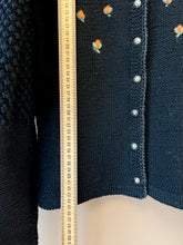 Cargar imagen en el visor de la galería, Cardigan for reading Jane Austen while it rains outside S-M