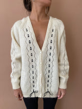 Cargar imagen en el visor de la galería, A vintage cardigan for days you want to remember M-L