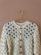 Cargar imagen en el visor de la galería, Cream Embroidered Vintage Cardigan M