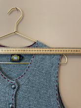 Cargar imagen en el visor de la galería, Vintage vest for an alpine village morning M-L
