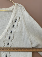 Cargar imagen en el visor de la galería, A vintage cardigan for days you want to remember M-L