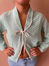 Cargar imagen en el visor de la galería, Cardigan for when your best friend comes over M