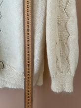 Cargar imagen en el visor de la galería, A vintage cardigan for days you want to remember M-L