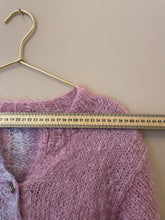 Cargar imagen en el visor de la galería, Wear something warm while the house is heating up L