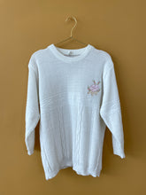 Cargar imagen en el visor de la galería, Embroidered White Vintage Sweater M-L