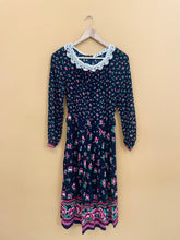 Cargar imagen en el visor de la galería, Crochet Collar Cotton Vintage Dress S-M