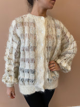 Cargar imagen en el visor de la galería, A cardigan that lets the light through M-L