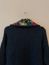 Cargar imagen en el visor de la galería, Cardigan for unpacking slowly in a borrowed room M