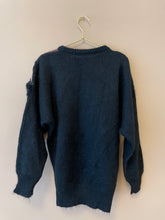 Cargar imagen en el visor de la galería, 80s sweater for neon lights and dark streets S-M