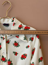 Cargar imagen en el visor de la galería, Roses on ivory shirt M-L
