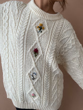 Cargar imagen en el visor de la galería, Sun on the tablecloth M-L